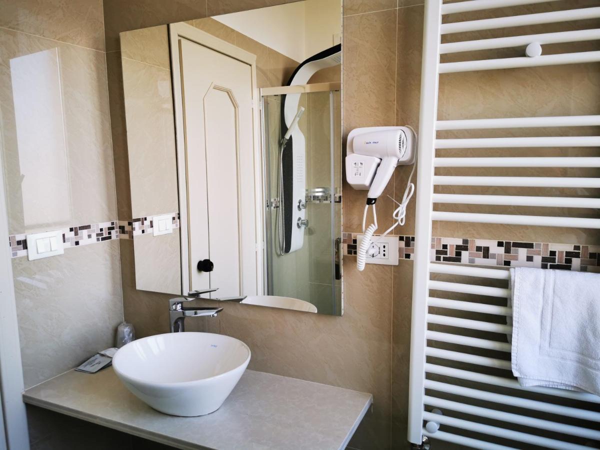 New Alexander Hotel Γένοβα Εξωτερικό φωτογραφία